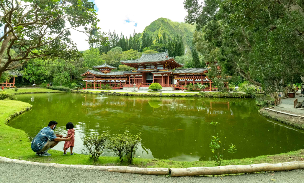 Byodo In Japanese Temple Pond and Visitor Family Oahu oahu
