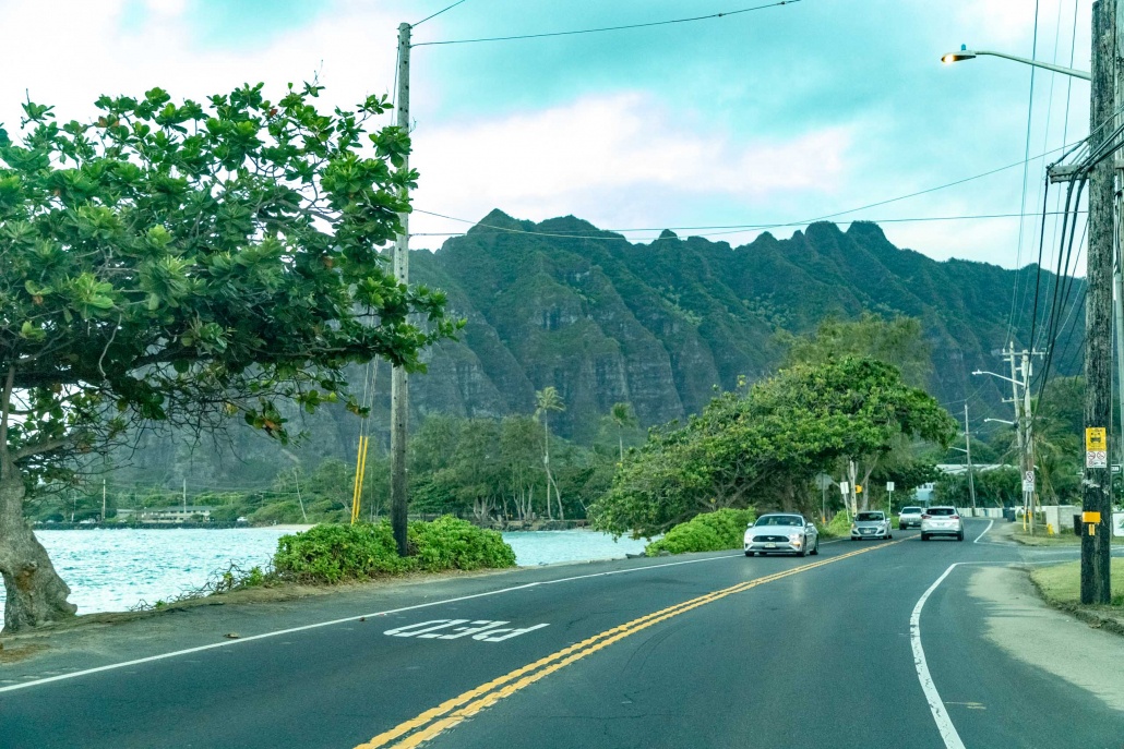 Oahu roads Ocean and Koolau Mountains