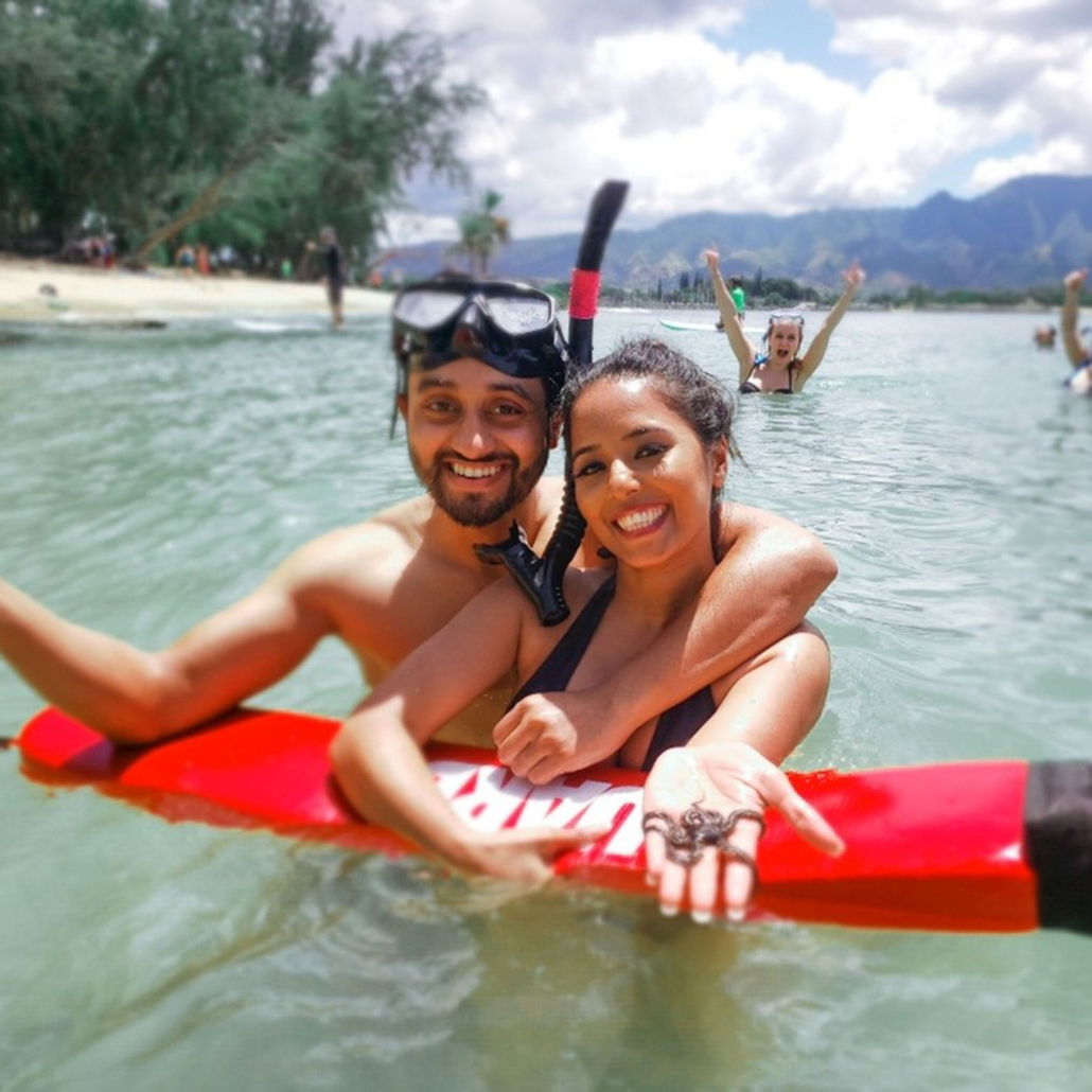 Alohahawaiitours Oahu Sightseeing Snorkel Tour Couple Snorkel Together
