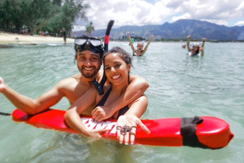 Alohahawaiitours Oahu Sightseeing Snorkel Tour Couple Snorkel Together 